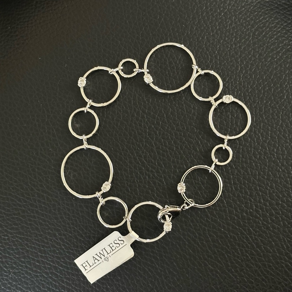 Flawless Silver Circle Bracelet